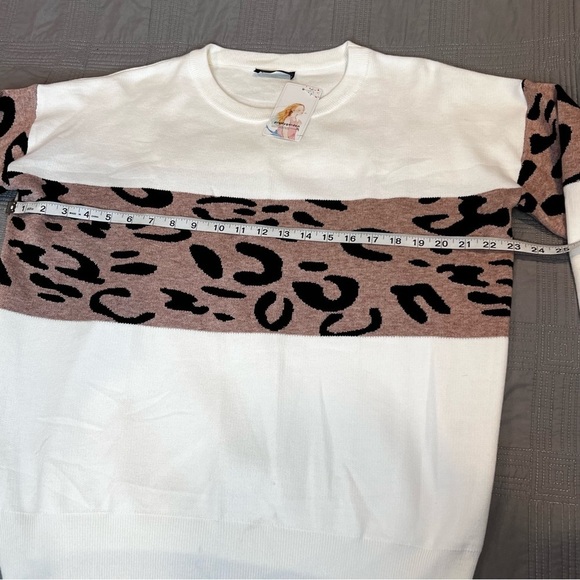 Pretty Garden Womens XL Crewneck Pullover Sweater White Animal Print NEW - Picture 6 of 9